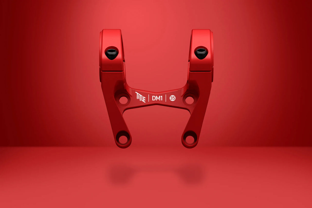 Tee DH DM1 35 mm Roja TITLE