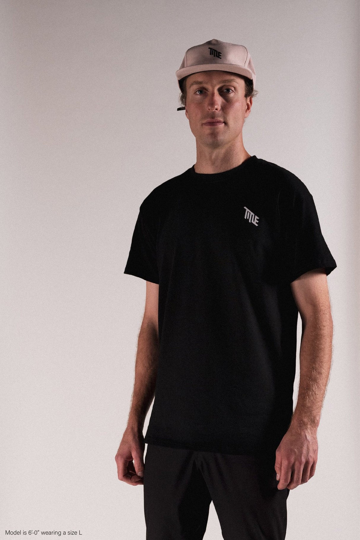 Polera TITLE - Negra