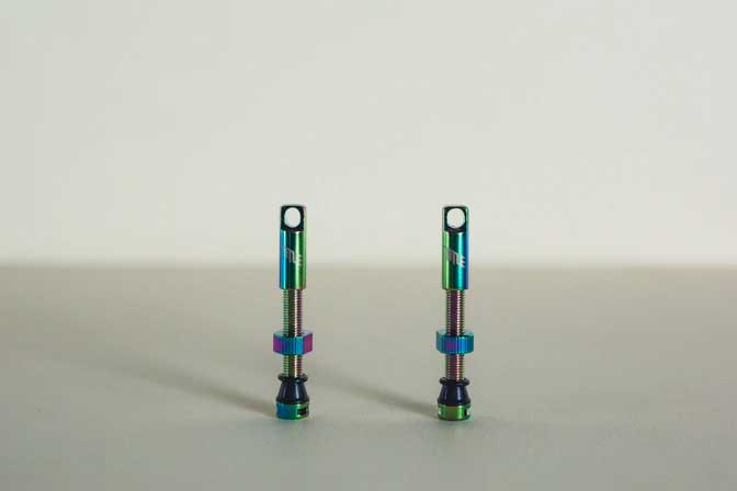 Valvulas TITLE Oil Slick