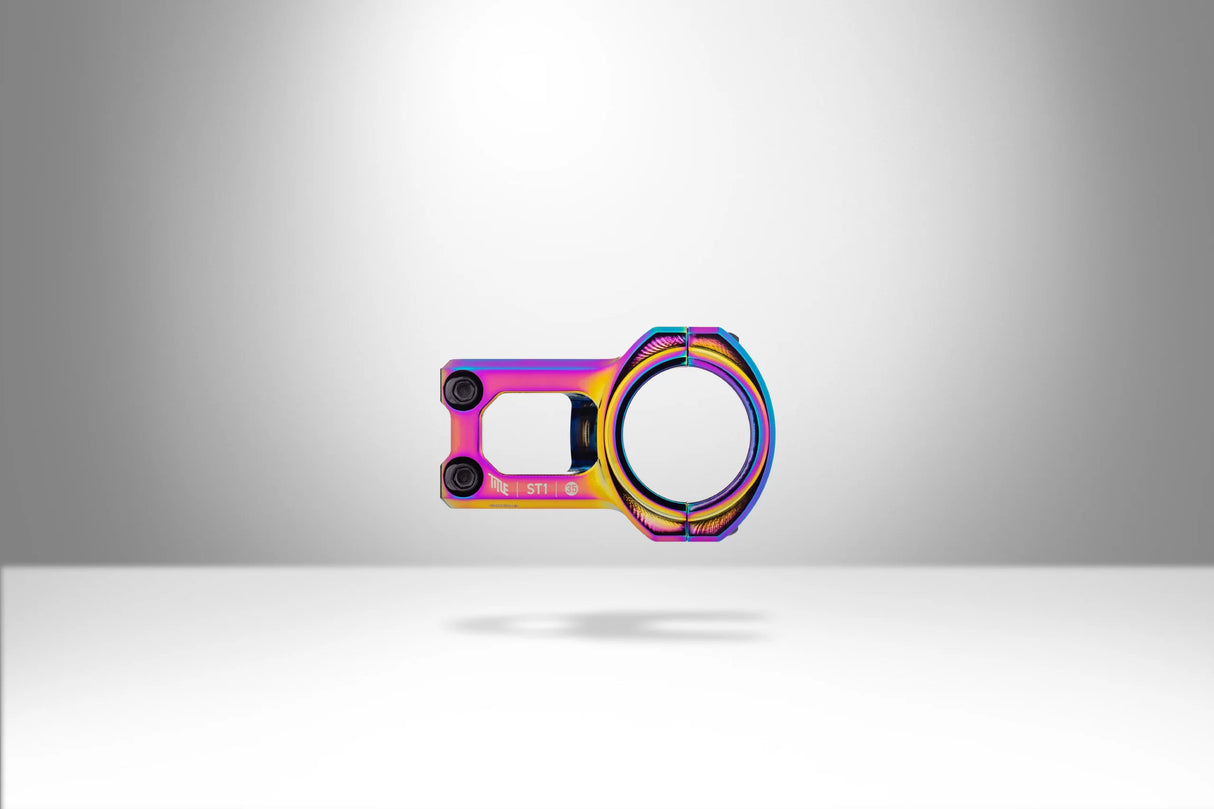 Tee TITLE 35 X 35 mm OIL SLICK