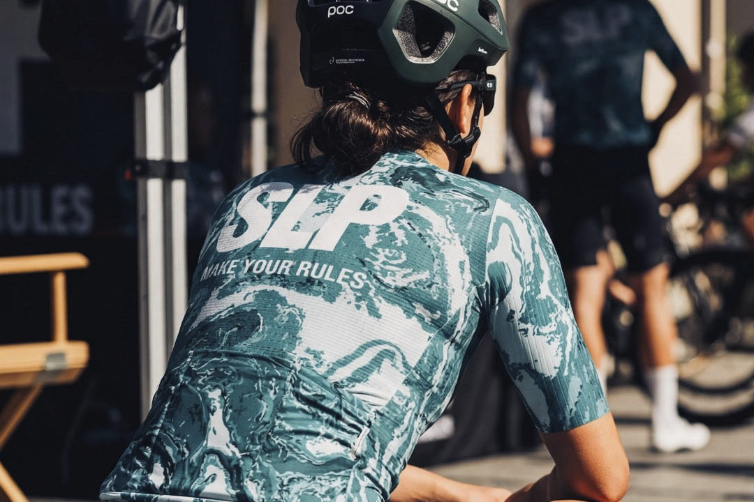 Ciclista con maillot y culotte Slopline