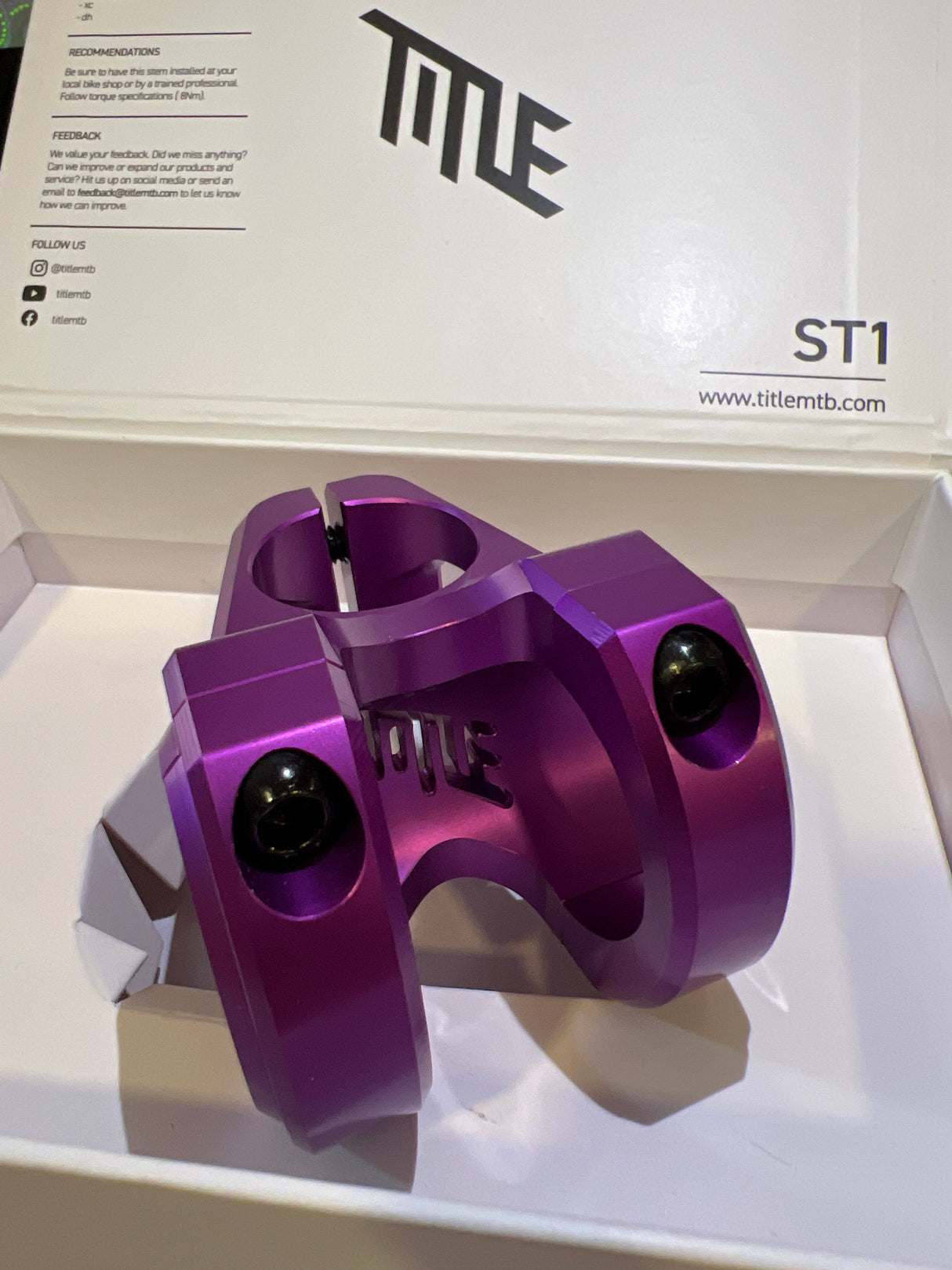 Tee Title 35X35 MORADA Edición Ltda.