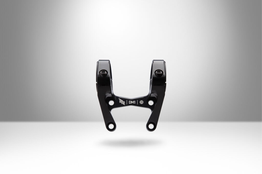 Tee DH DM1 35 mm Negra TITLE